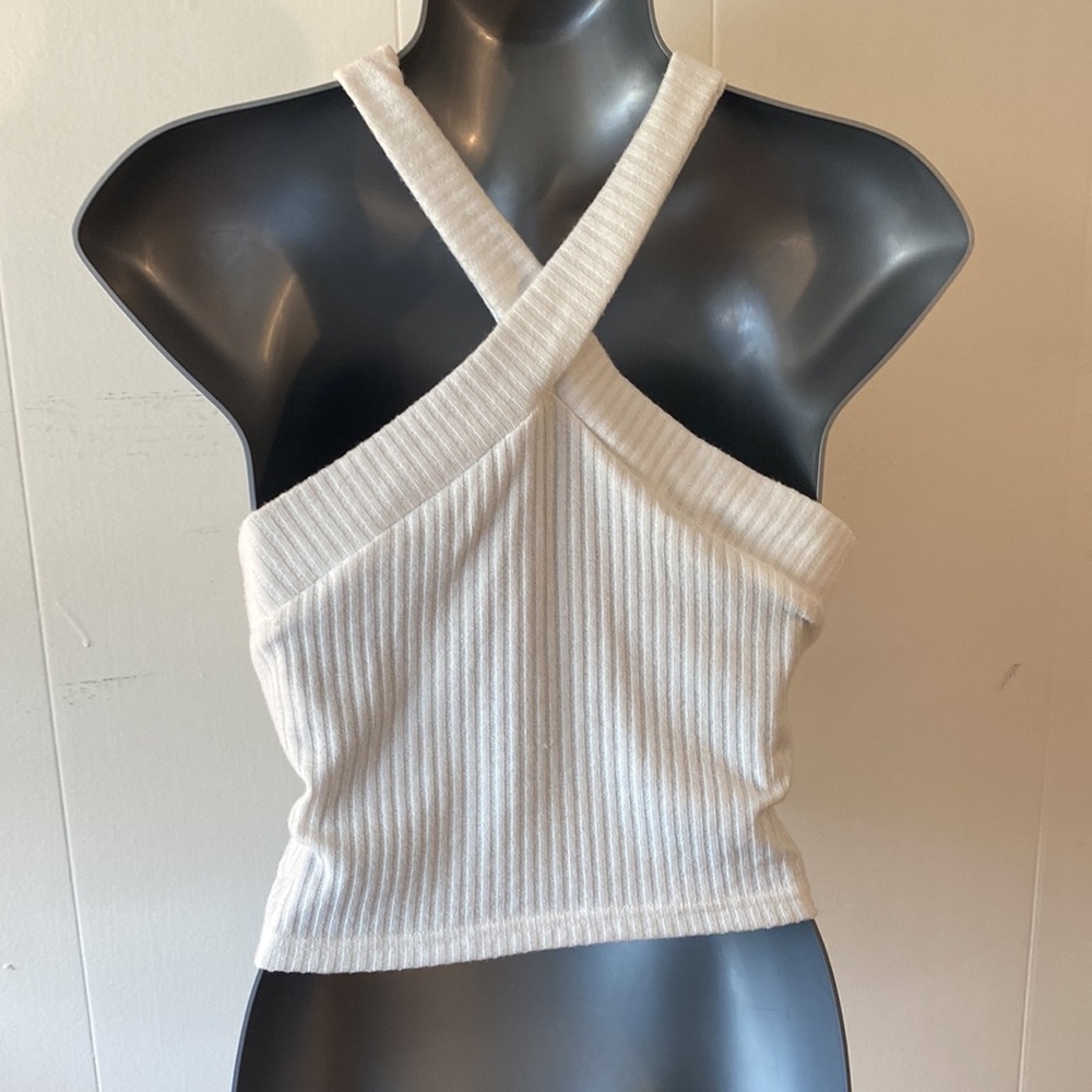 3/$20 - SHEIN White Criss-cross Cropped Tank - Picture 4 of 5